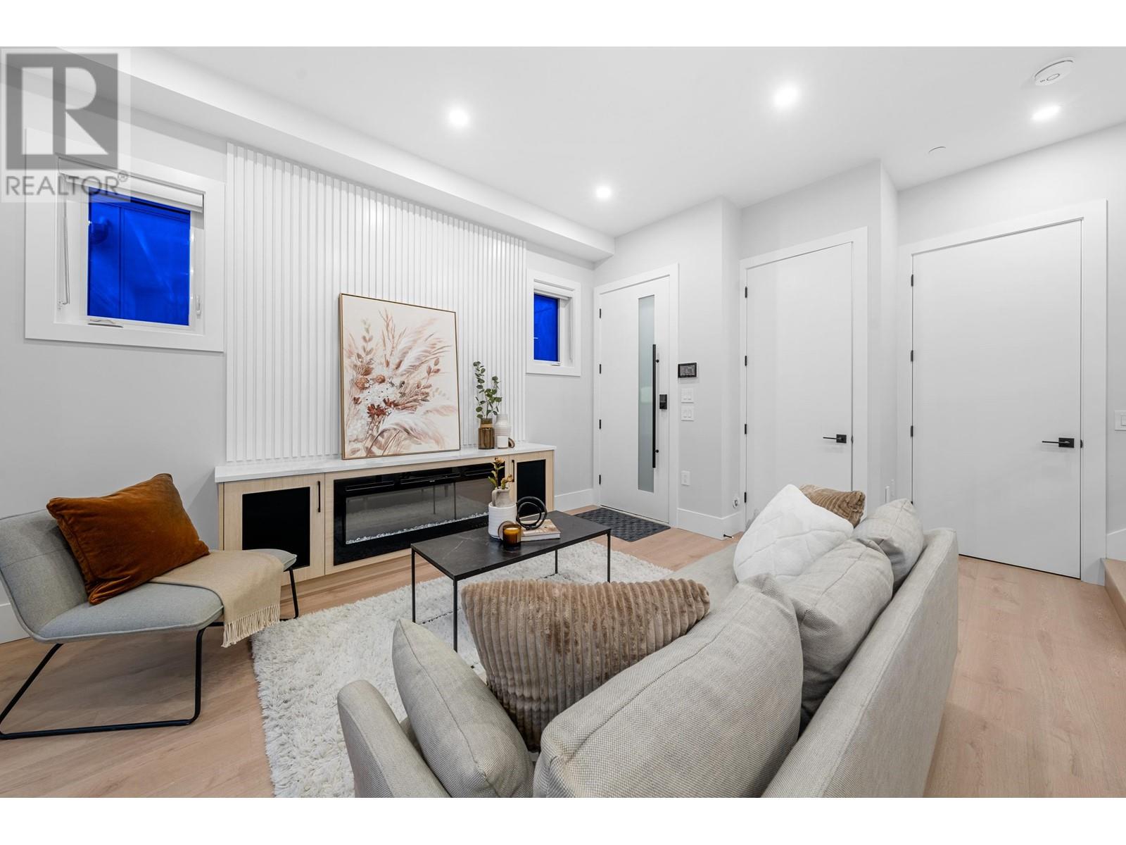 Listing Picture 4 of 35 : 2707 E 26TH AVENUE, Vancouver / 溫哥華 - 魯藝地產 Yvonne Lu Group - MLS Medallion Club Member