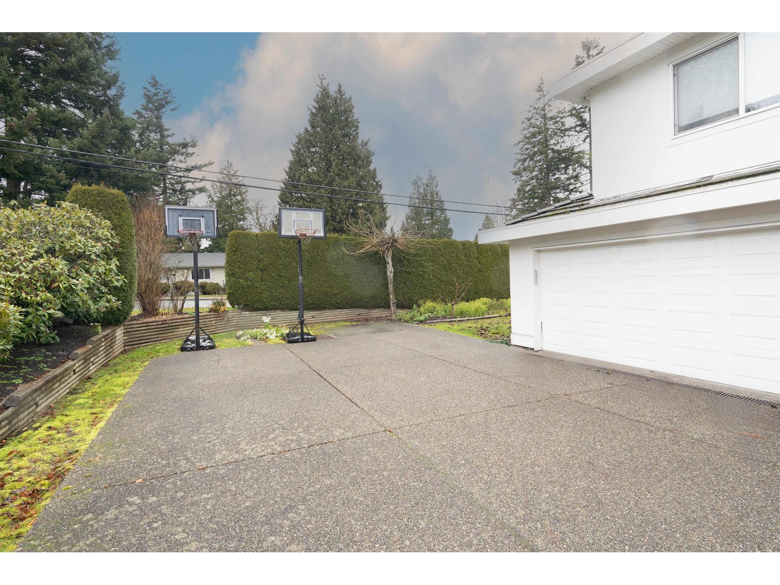 Property at 1388 LEE ST STREET image 2