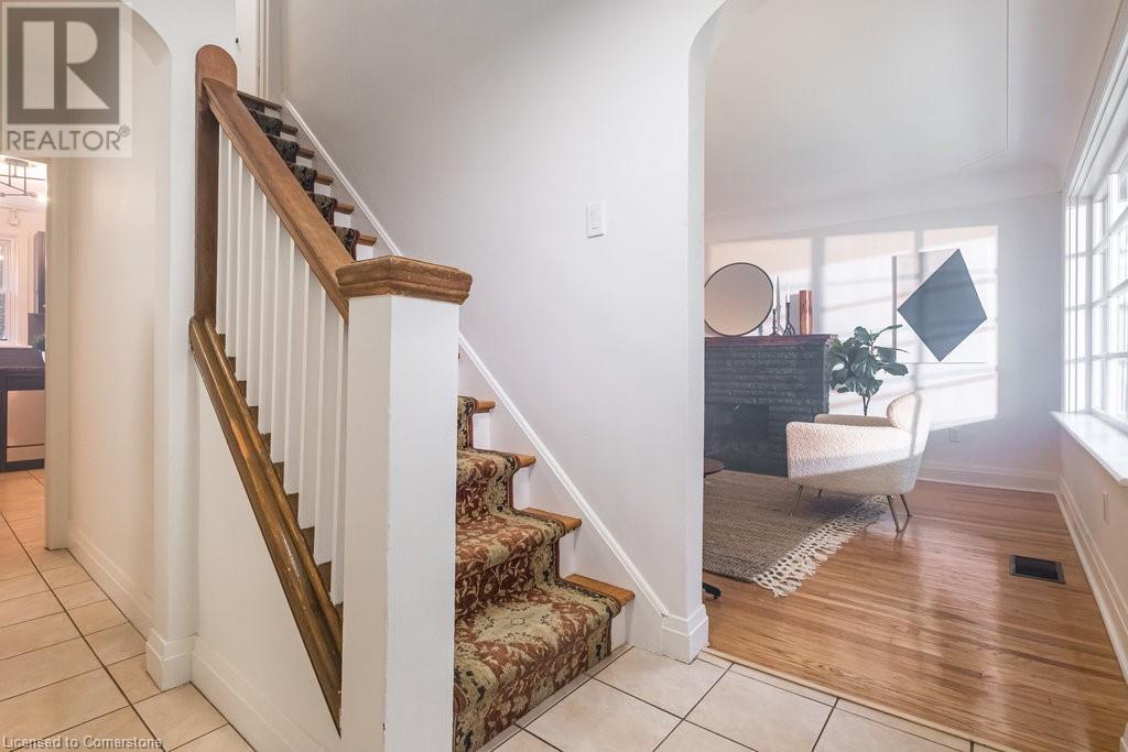 299 Merle AvenueBurlington, Ontario  L7T 2T8 - Photo 5 - XH4206421