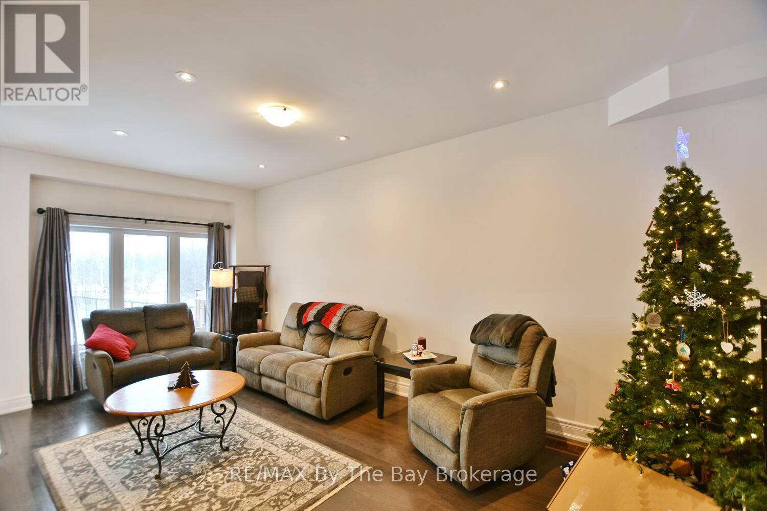 263 Atkinson Street, Clearview, Ontario  L0M 1S0 - Photo 7 - S11901417