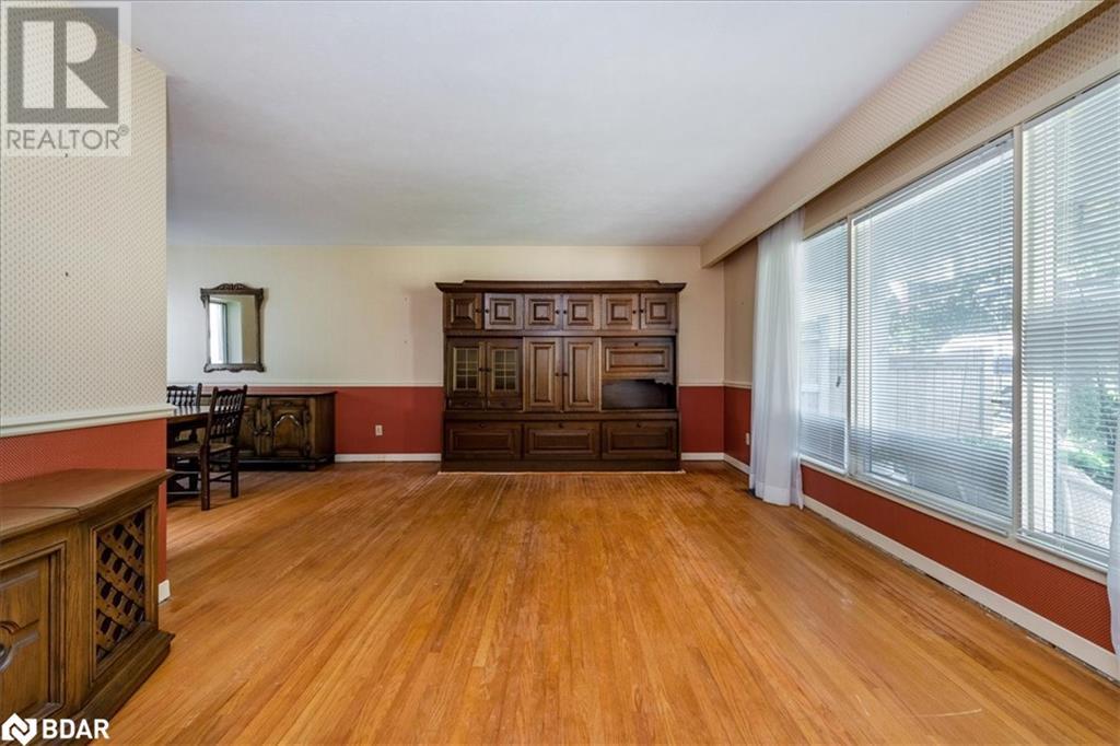 16 Tower Crescent, Barrie, Ontario  L4N 2V2 - Photo 4 - 40681857