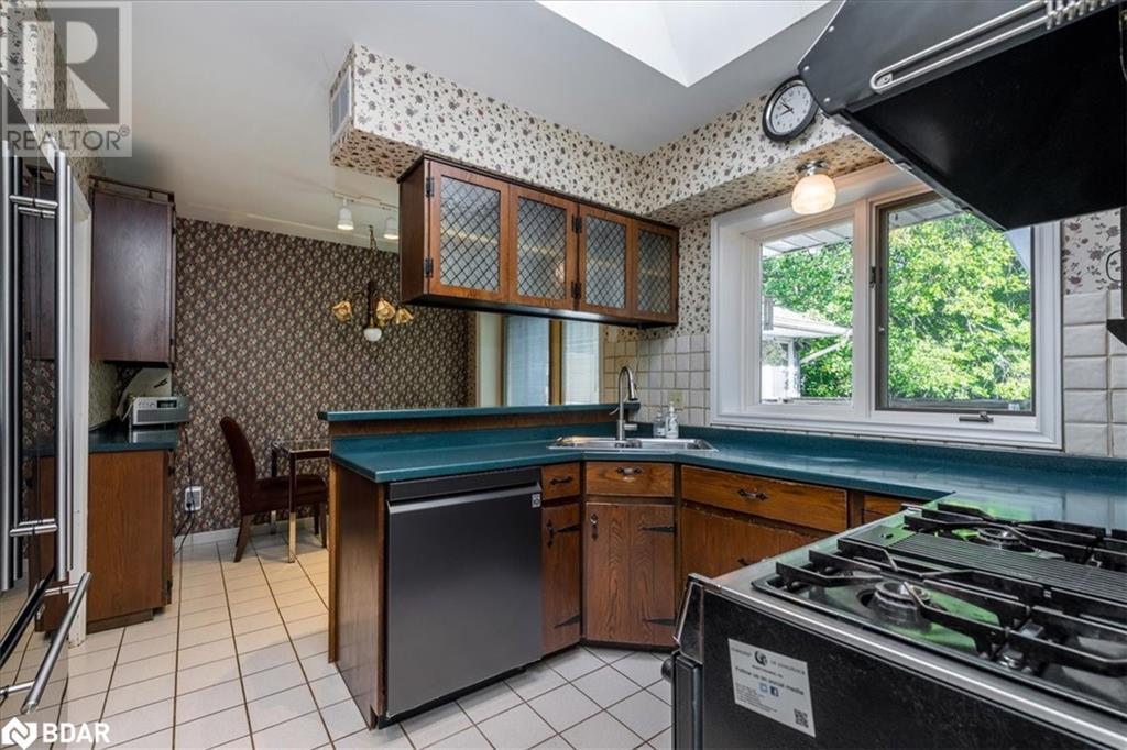 16 Tower Crescent, Barrie, Ontario  L4N 2V2 - Photo 7 - 40681857