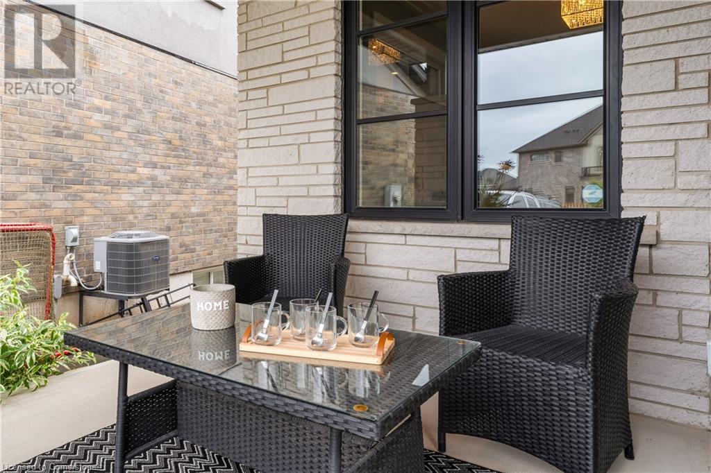64 Bergenstein CrescentFonthill, Ontario  L0S 1E0 - Photo 3 - 40686467