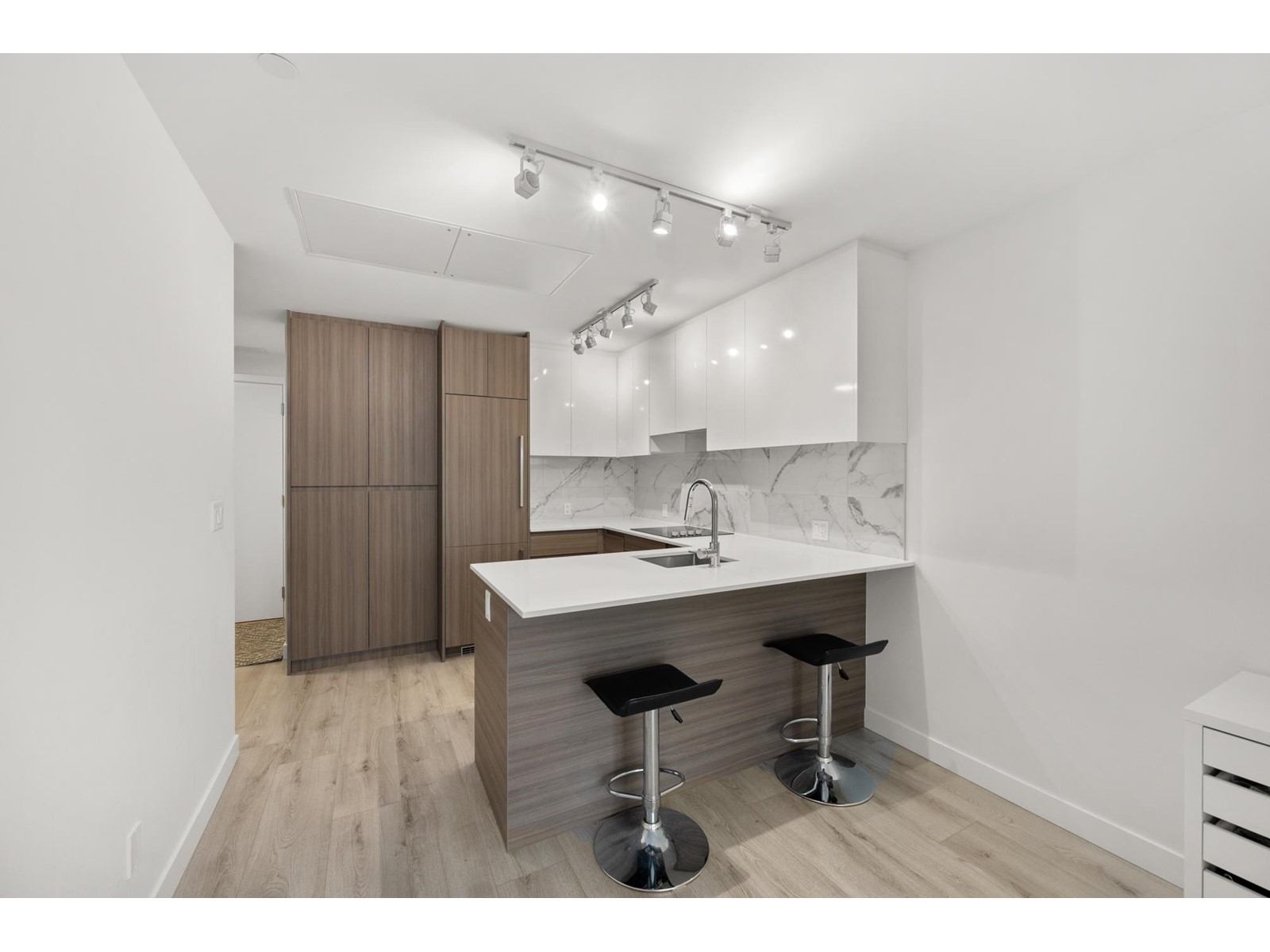 Property at 1811 10626 CITY PARKWAY image 1