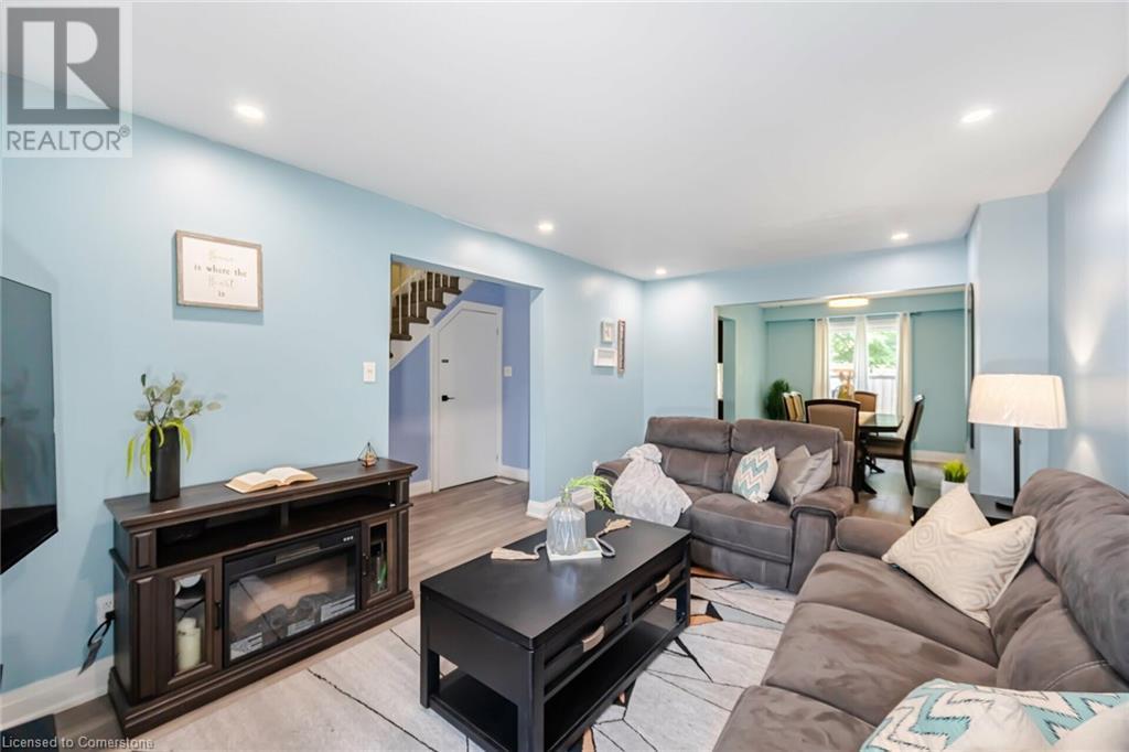 128 Fanshawe Drive, Brampton, Ontario  L6Z 1B1 - Photo 3 - 40660483