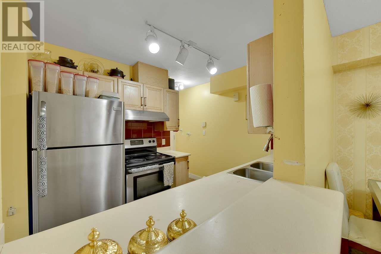 Listing Picture 11 of 24 : 209 3978 ALBERT STREET, Burnaby / 本拿比 - 魯藝地產 Yvonne Lu Group - MLS Medallion Club Member