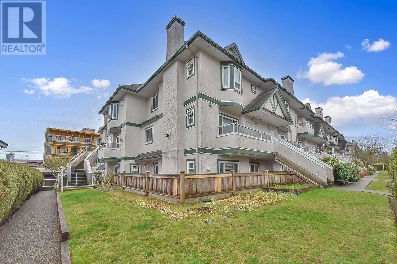 Listing Picture 2 of 24 : 209 3978 ALBERT STREET, Burnaby / 本拿比 - 魯藝地產 Yvonne Lu Group - MLS Medallion Club Member