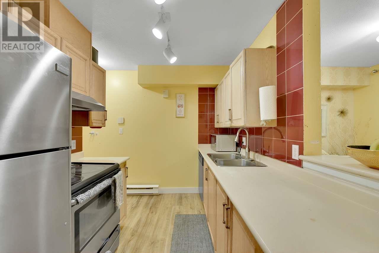 Listing Picture 10 of 24 : 209 3978 ALBERT STREET, Burnaby / 本拿比 - 魯藝地產 Yvonne Lu Group - MLS Medallion Club Member
