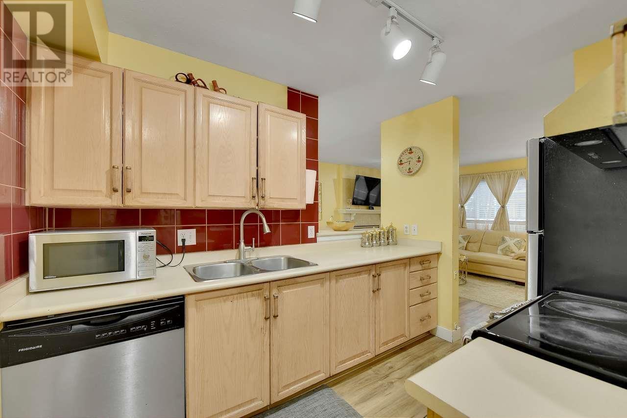 Listing Picture 9 of 24 : 209 3978 ALBERT STREET, Burnaby / 本拿比 - 魯藝地產 Yvonne Lu Group - MLS Medallion Club Member