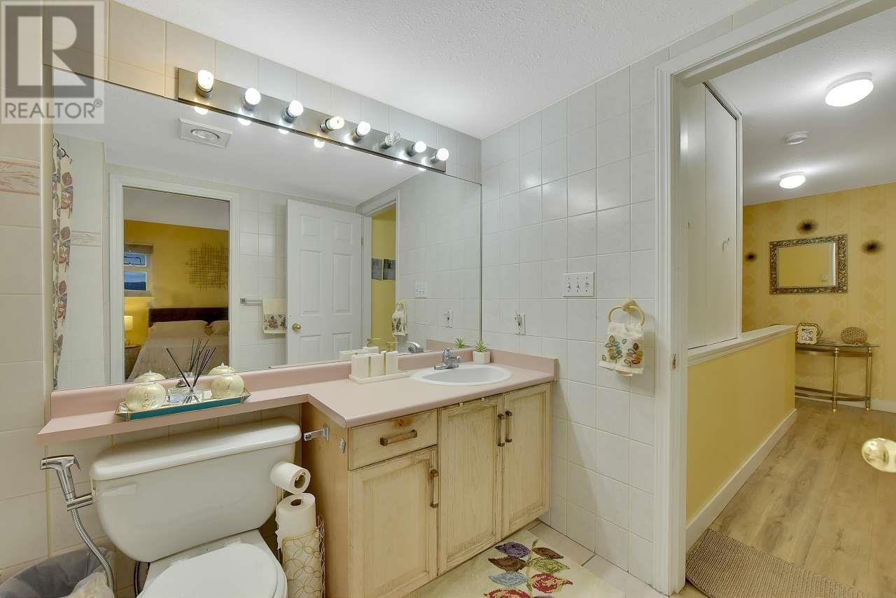 Listing Picture 20 of 24 : 209 3978 ALBERT STREET, Burnaby / 本拿比 - 魯藝地產 Yvonne Lu Group - MLS Medallion Club Member