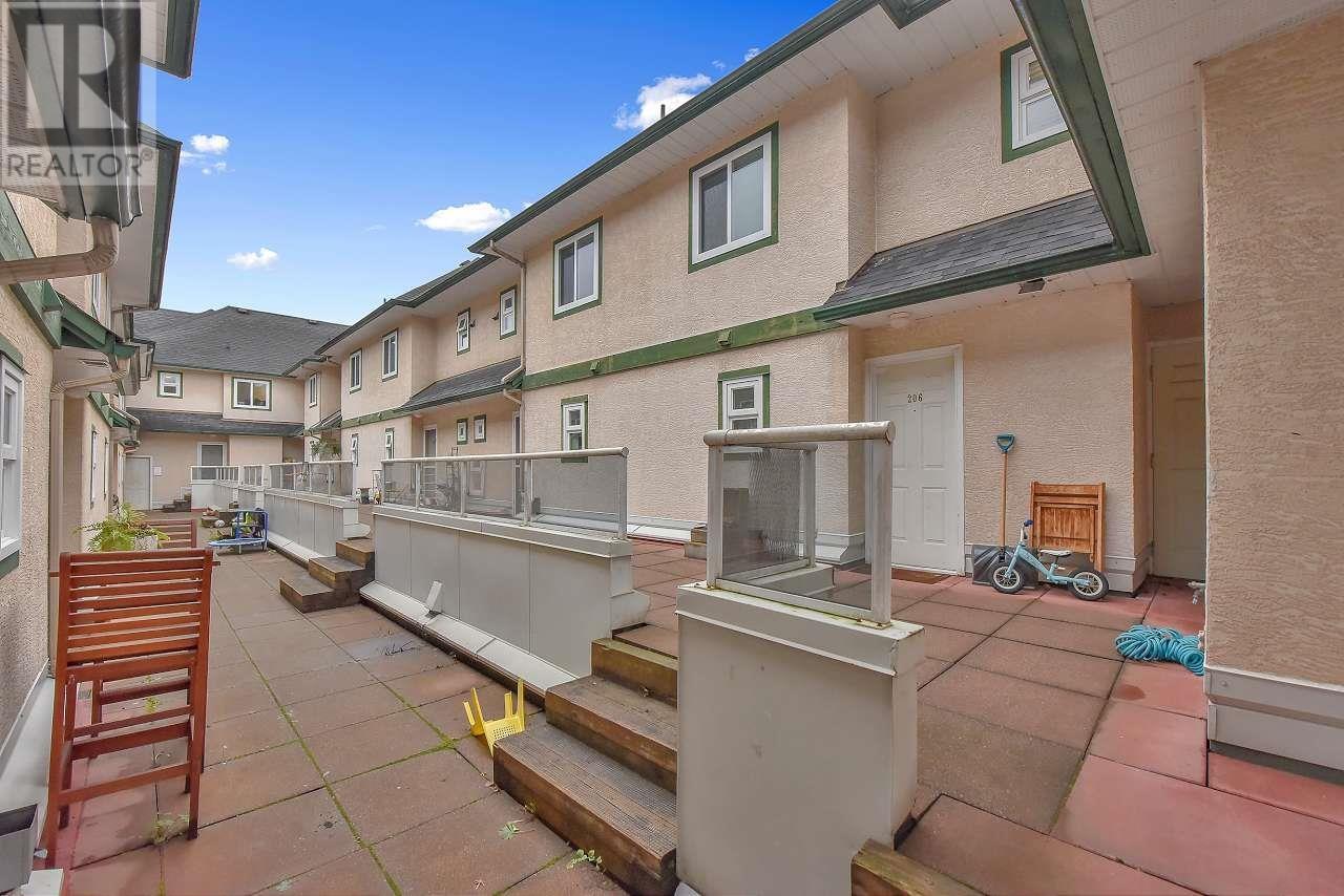 Listing Picture 7 of 24 : 209 3978 ALBERT STREET, Burnaby / 本拿比 - 魯藝地產 Yvonne Lu Group - MLS Medallion Club Member