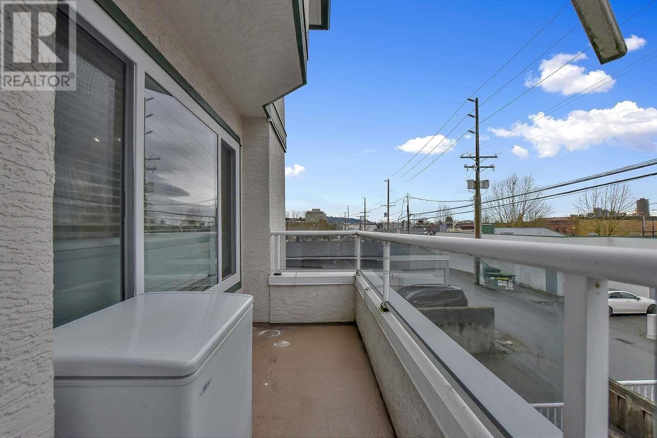 Listing Picture 5 of 24 : 209 3978 ALBERT STREET, Burnaby / 本拿比 - 魯藝地產 Yvonne Lu Group - MLS Medallion Club Member