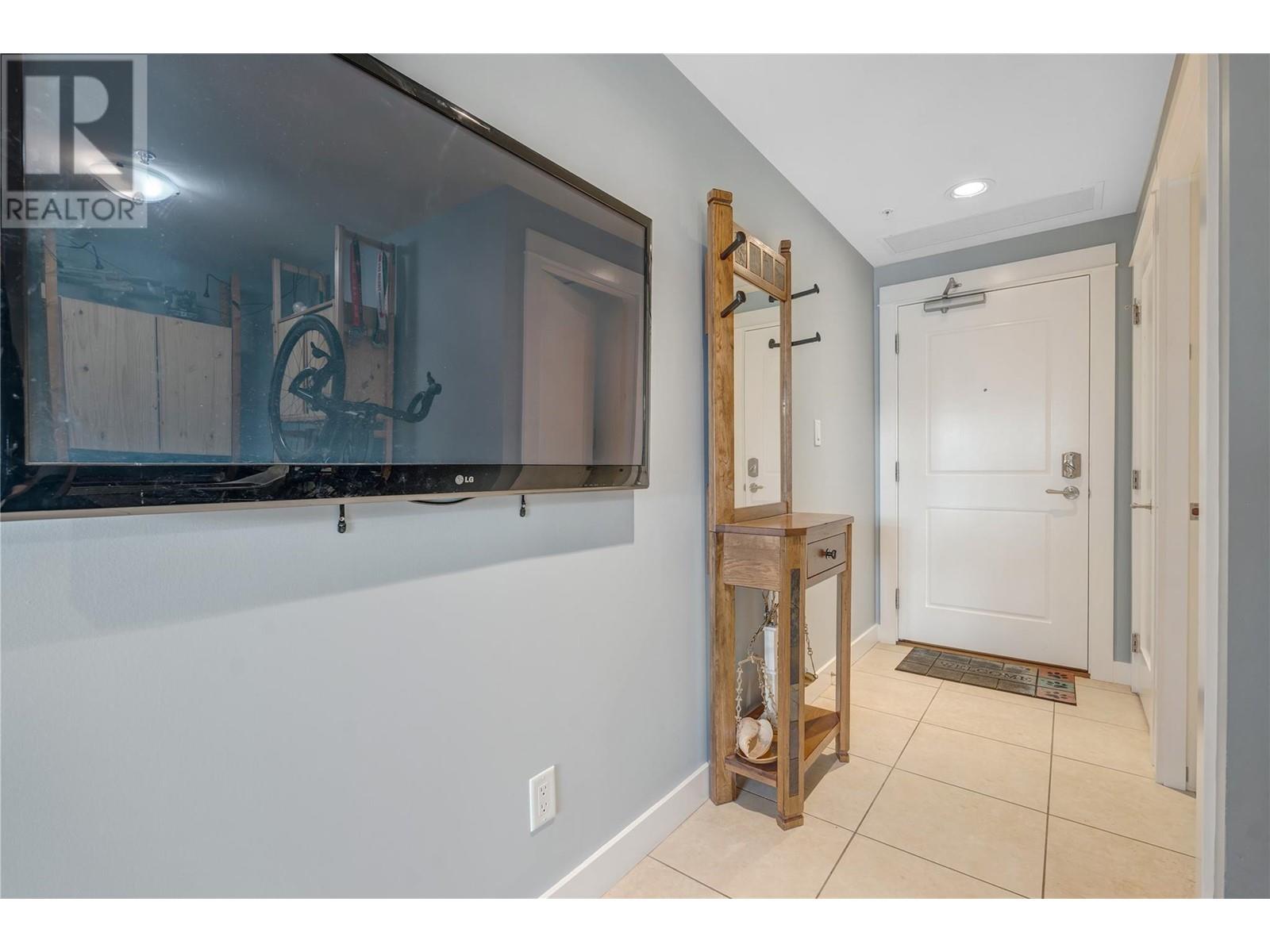 Property at 75 MARTIN Street Unit# 406 image 4
