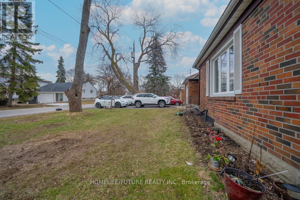 52 Lamont Avenue, Toronto, Ontario  M1S 1A9 - Photo 3 - E11901662