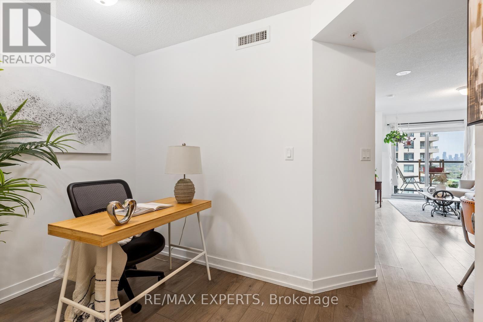 1611 - 1420 Dupont Road, Toronto, Ontario  M6H 0C2 - Photo 6 - W11901617