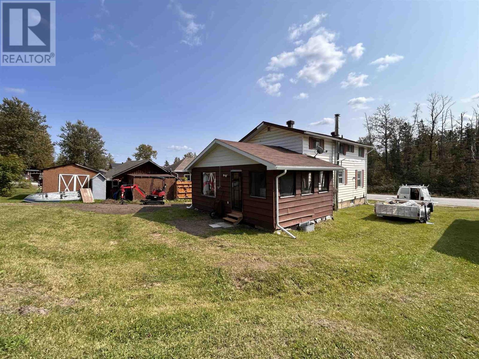 153 Third Ave, Hornepayne, Ontario  P0M 1Z0 - Photo 2 - SM242310