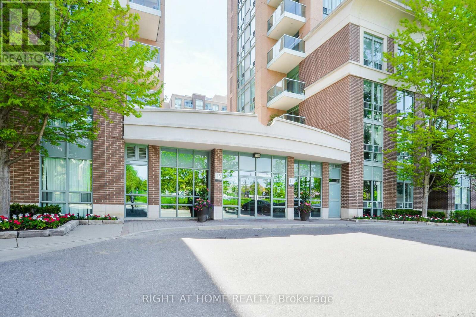 213 - 11 Michael Power Place, Toronto, Ontario  M9A 5G3 - Photo 2 - W11901772