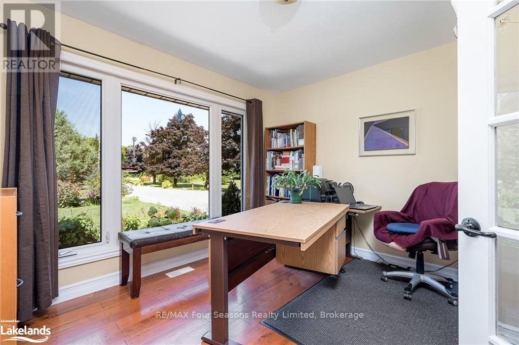 988 Sixth Street, Clearview, Ontario  L9Y 3Y9 - Photo 19 - S10440022