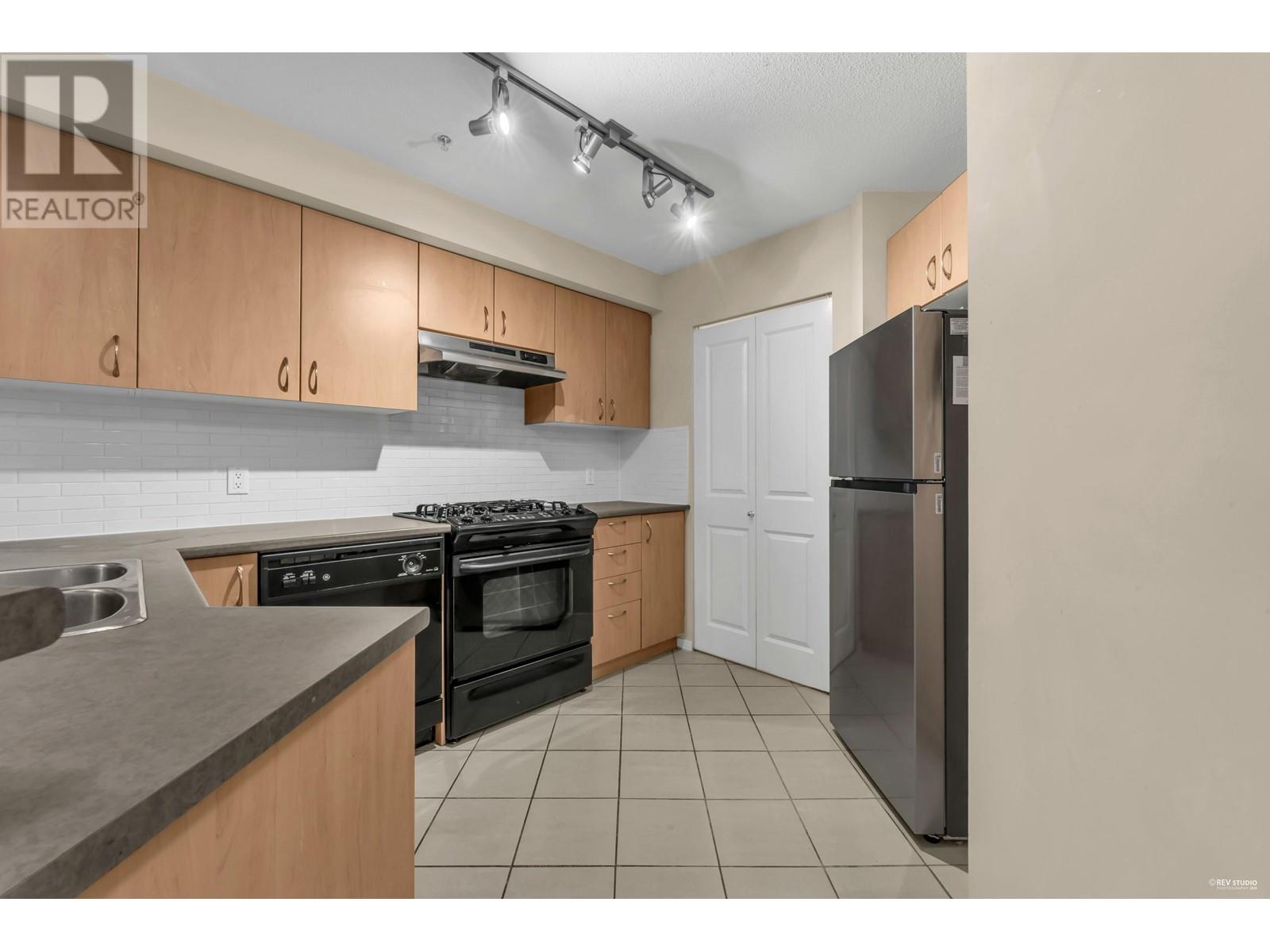 Listing Picture 3 of 37 : 315 9283 GOVERNMENT STREET, Burnaby / 本拿比 - 魯藝地產 Yvonne Lu Group - MLS Medallion Club Member