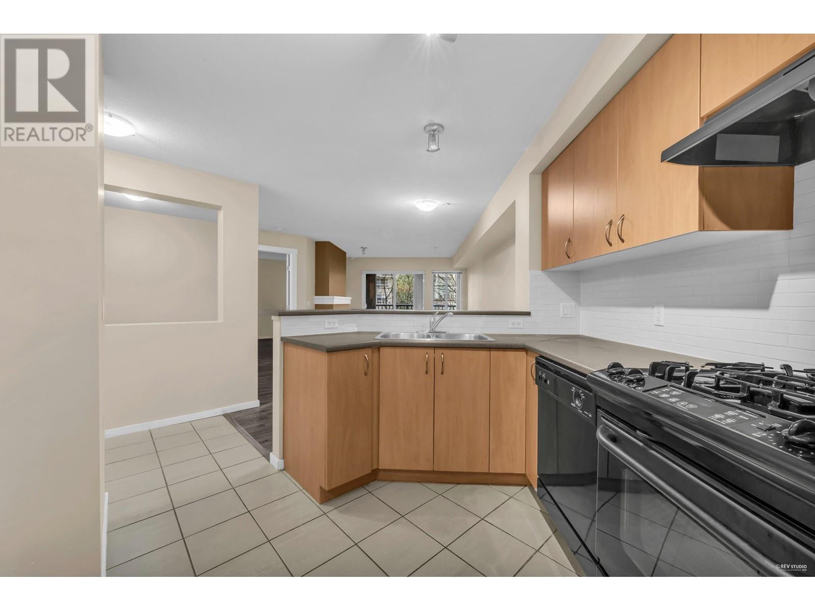 Listing Picture 5 of 37 : 315 9283 GOVERNMENT STREET, Burnaby / 本拿比 - 魯藝地產 Yvonne Lu Group - MLS Medallion Club Member