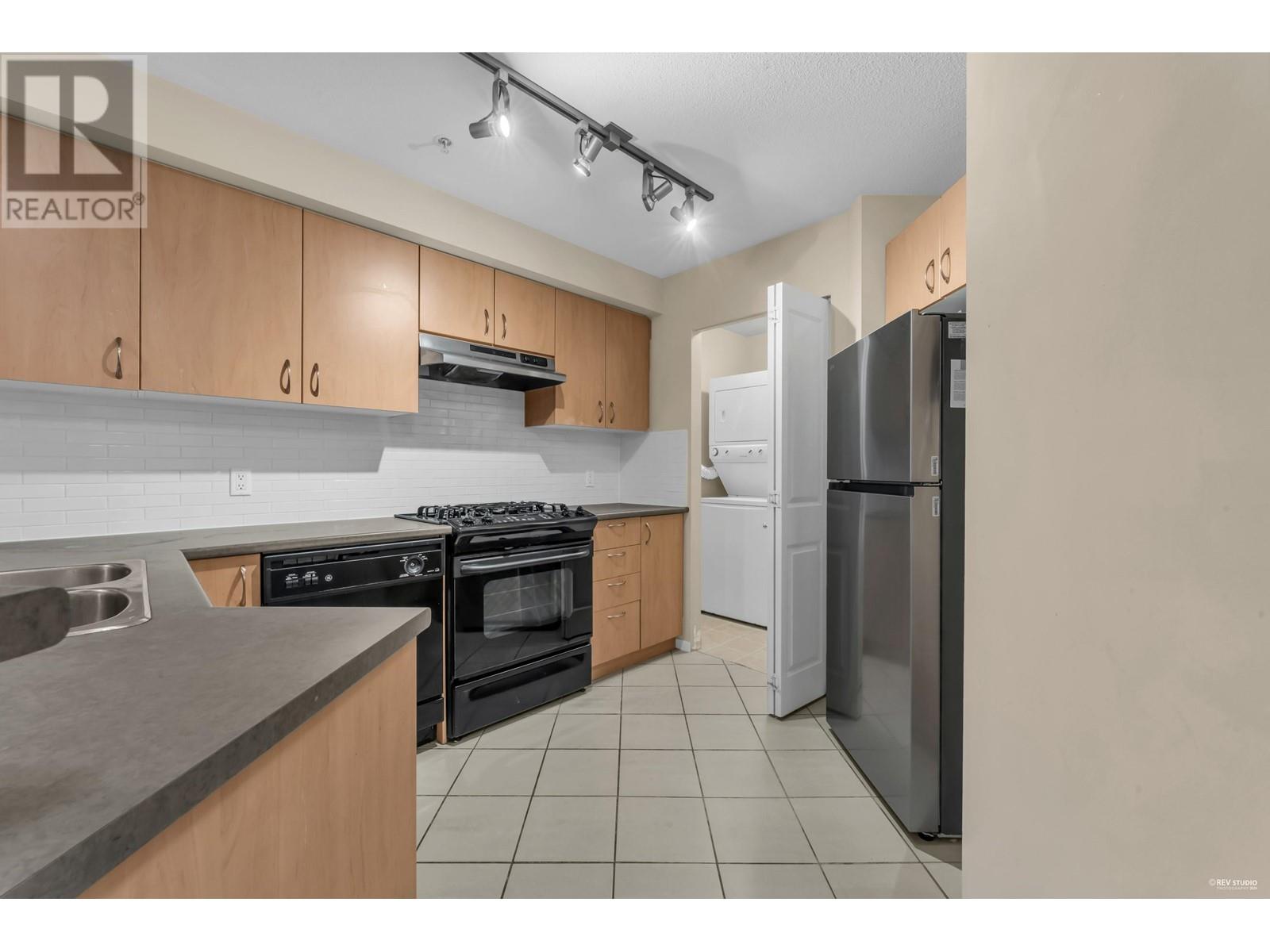 Listing Picture 2 of 37 : 315 9283 GOVERNMENT STREET, Burnaby / 本拿比 - 魯藝地產 Yvonne Lu Group - MLS Medallion Club Member