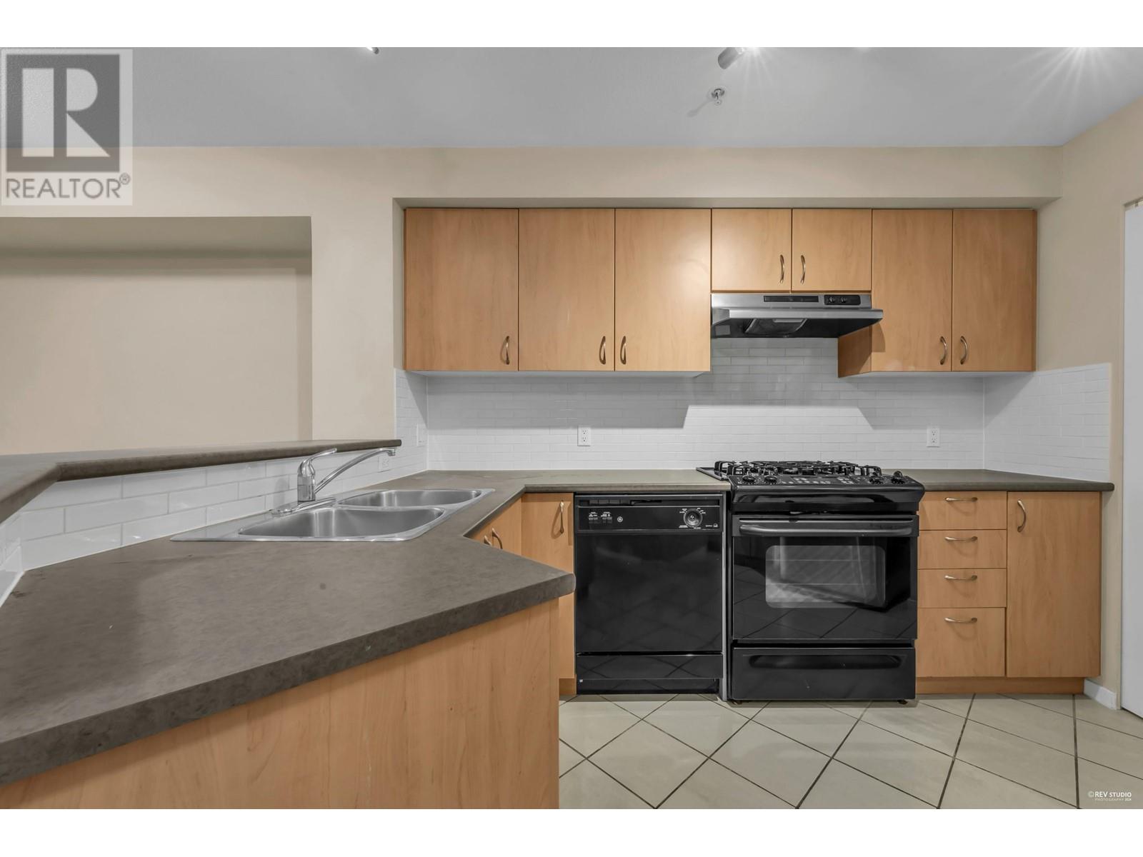 Listing Picture 4 of 37 : 315 9283 GOVERNMENT STREET, Burnaby / 本拿比 - 魯藝地產 Yvonne Lu Group - MLS Medallion Club Member