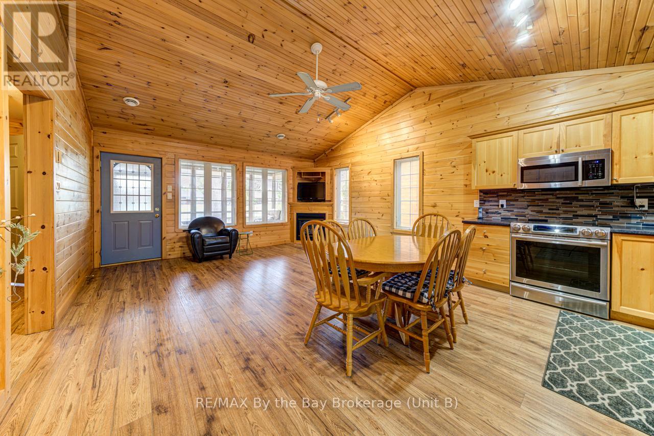 19 Cabin Crescent, Wasaga Beach, Ontario  L9Z 1X7 - Photo 4 - S10440071