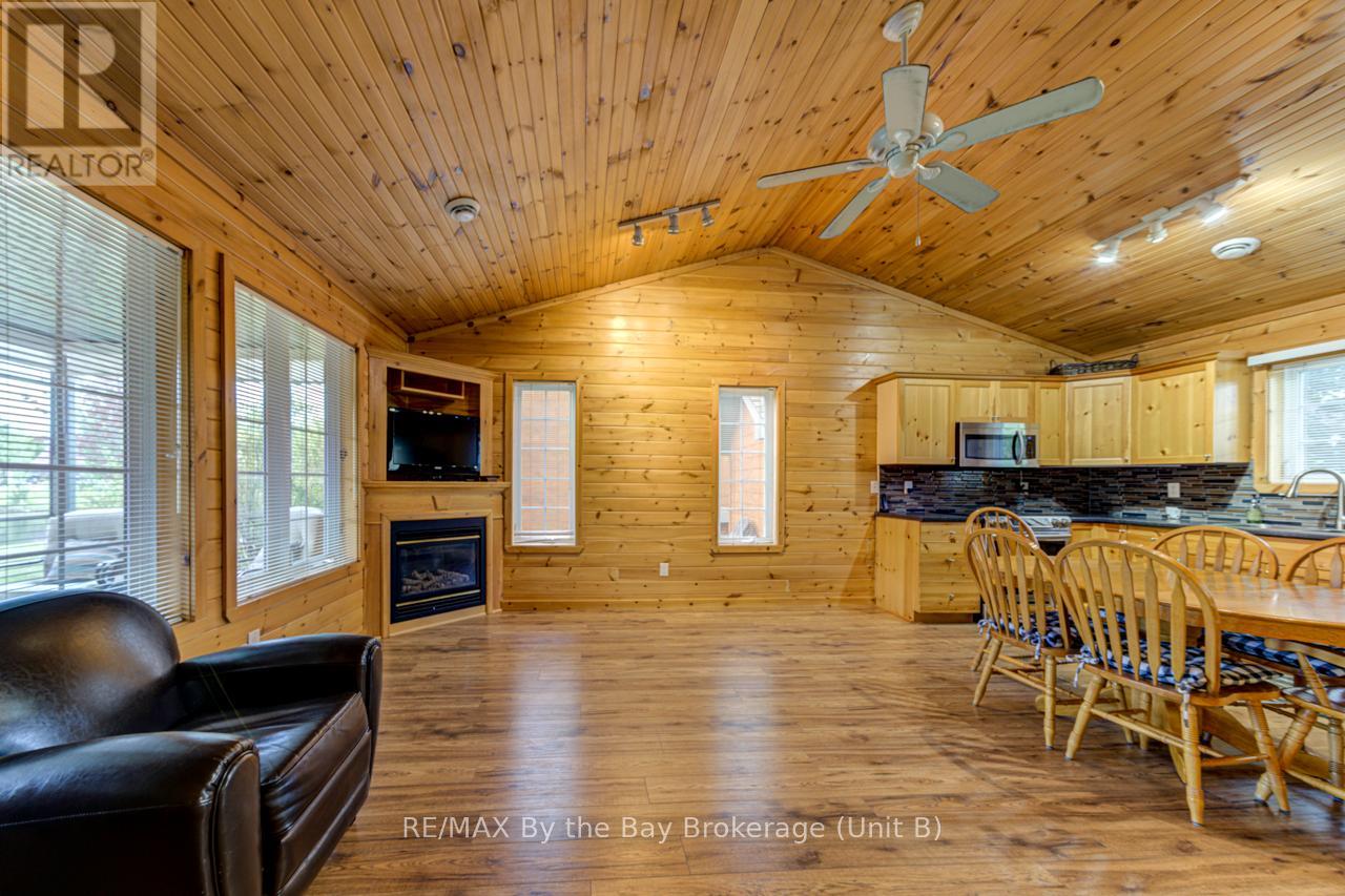 19 Cabin Crescent, Wasaga Beach, Ontario  L9Z 1X7 - Photo 6 - S10440071