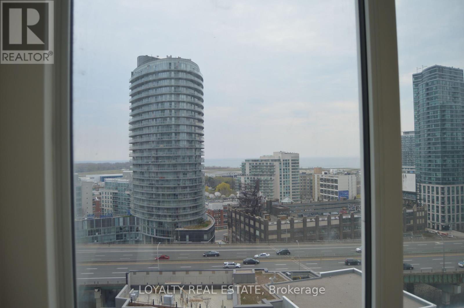 1701 - 85 QUEENS WHARF ROAD, Toronto, Ontario