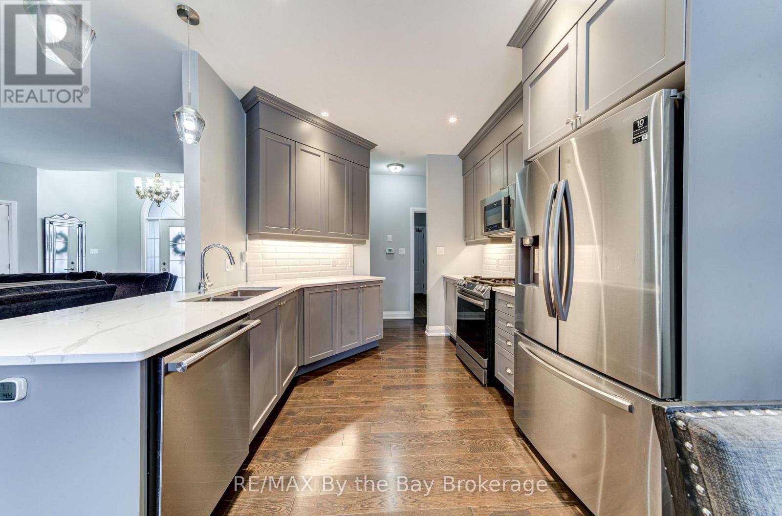 16 Walnut Drive, Wasaga Beach, Ontario  L9Z 0A9 - Photo 6 - S11902095