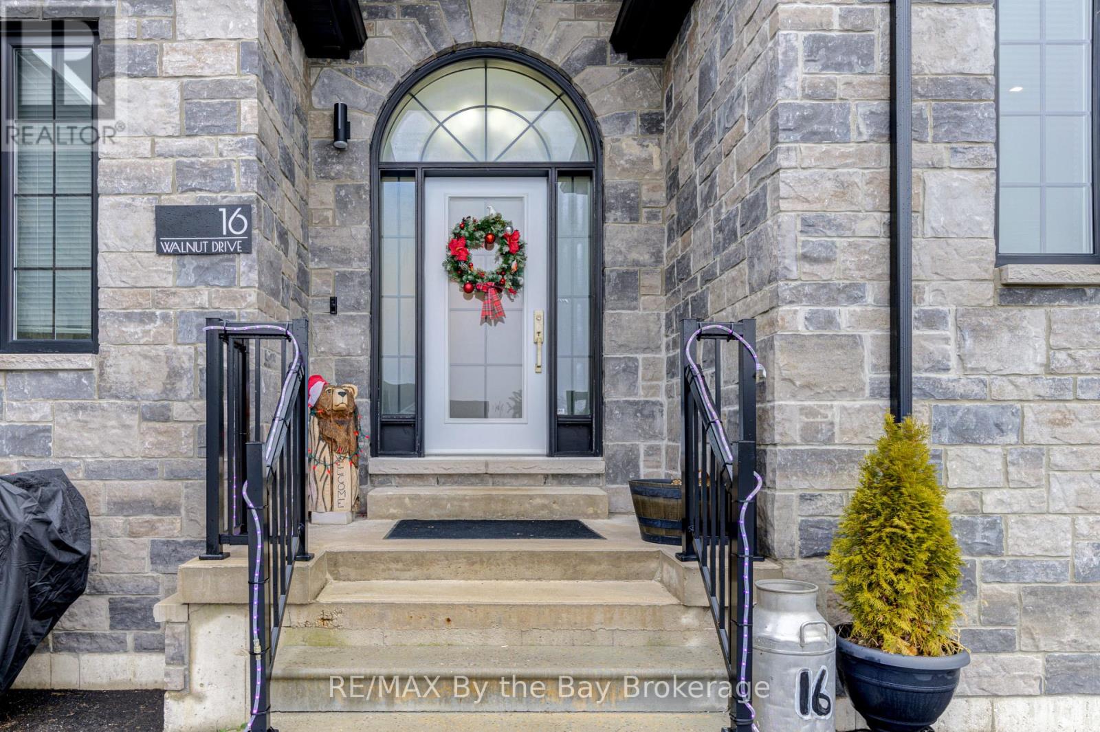 16 Walnut Drive, Wasaga Beach, Ontario  L9Z 0A9 - Photo 9 - S11902095