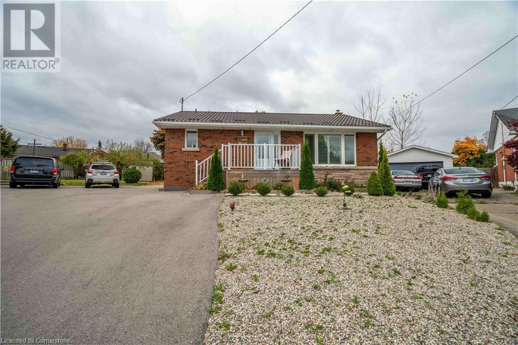 10 SALMOND Court, Hamilton, Ontario