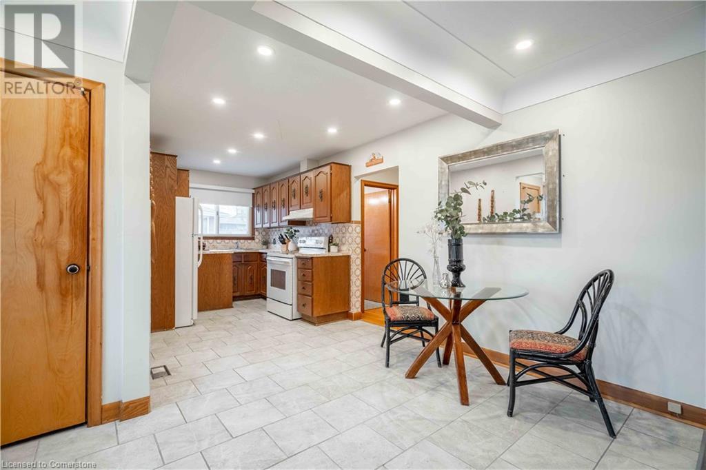 10 Salmond Court, Hamilton, Ontario  L8T 2J7 - Photo 12 - 40673167