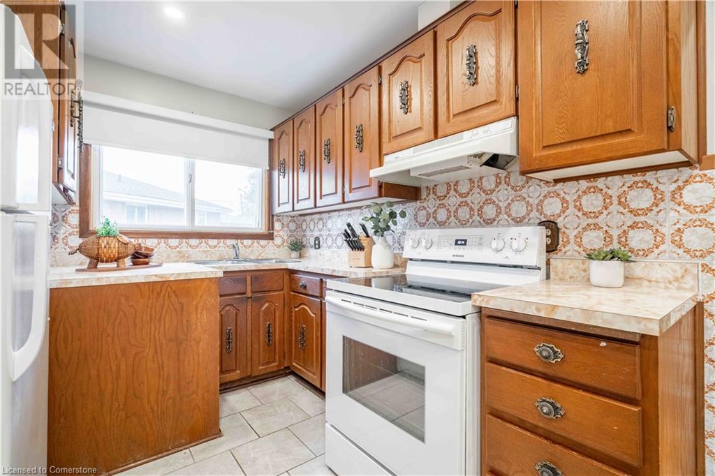 10 Salmond Court, Hamilton, Ontario  L8T 2J7 - Photo 14 - 40673167