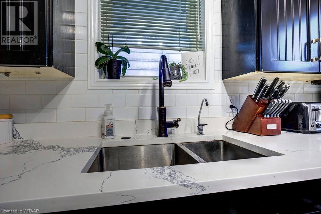 32 Pearl Street, Tillsonburg, Ontario  N4G 1L3 - Photo 5 - 40686629