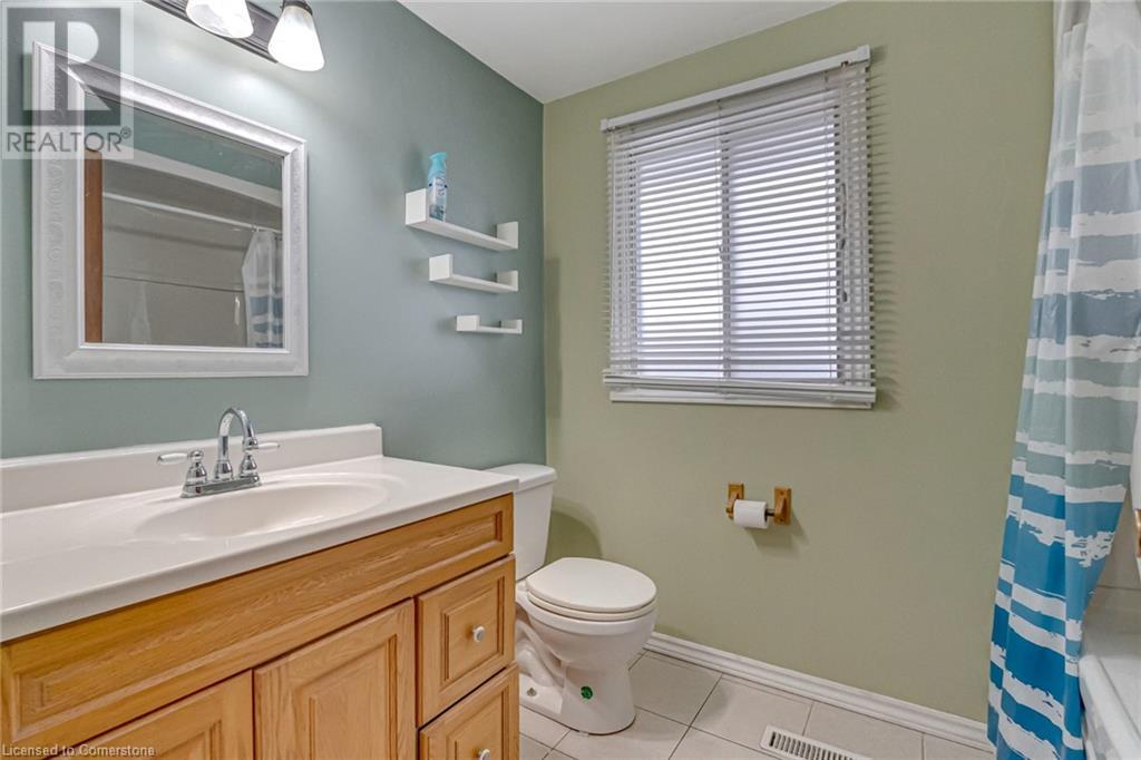 42 Westchester WayBrantford, Ontario  N3R 6W6 - Photo 15 - 40686518