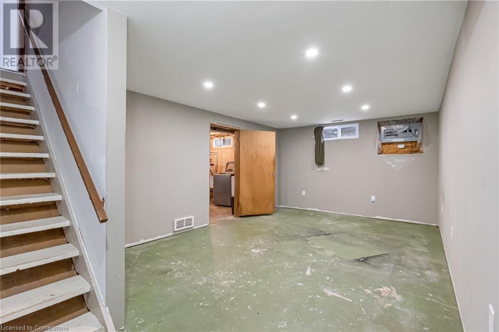 42 Westchester WayBrantford, Ontario  N3R 6W6 - Photo 23 - 40686518