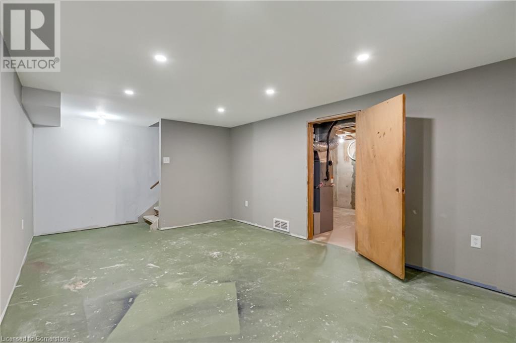 42 Westchester WayBrantford, Ontario  N3R 6W6 - Photo 25 - 40686518