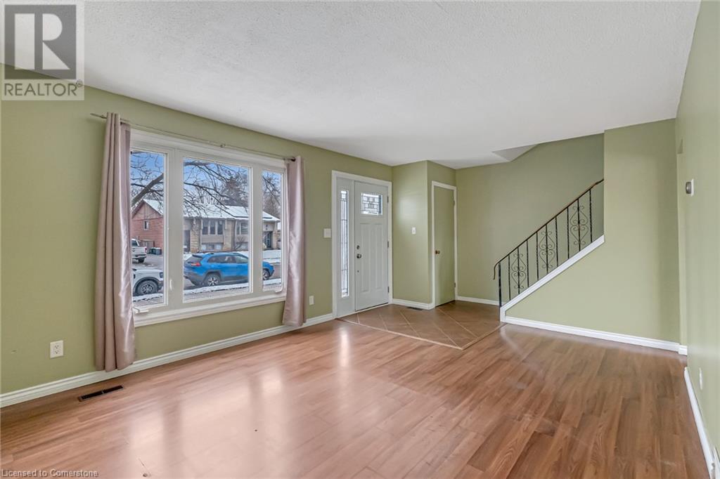 42 Westchester WayBrantford, Ontario  N3R 6W6 - Photo 5 - 40686518