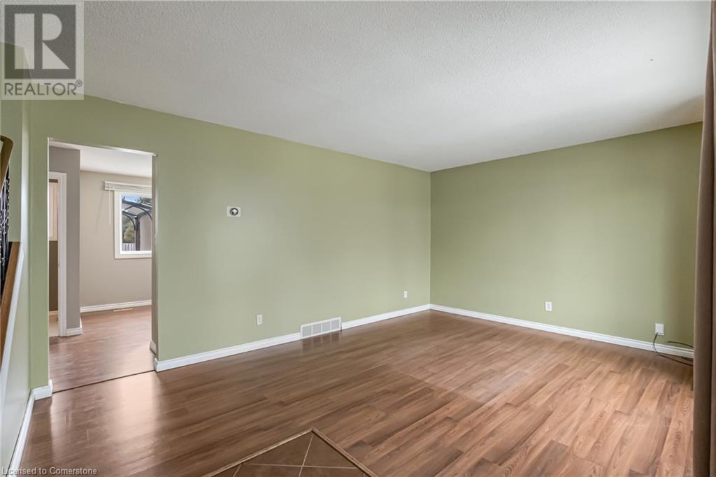 42 Westchester WayBrantford, Ontario  N3R 6W6 - Photo 6 - 40686518