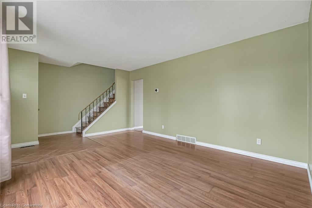 42 Westchester WayBrantford, Ontario  N3R 6W6 - Photo 8 - 40686518