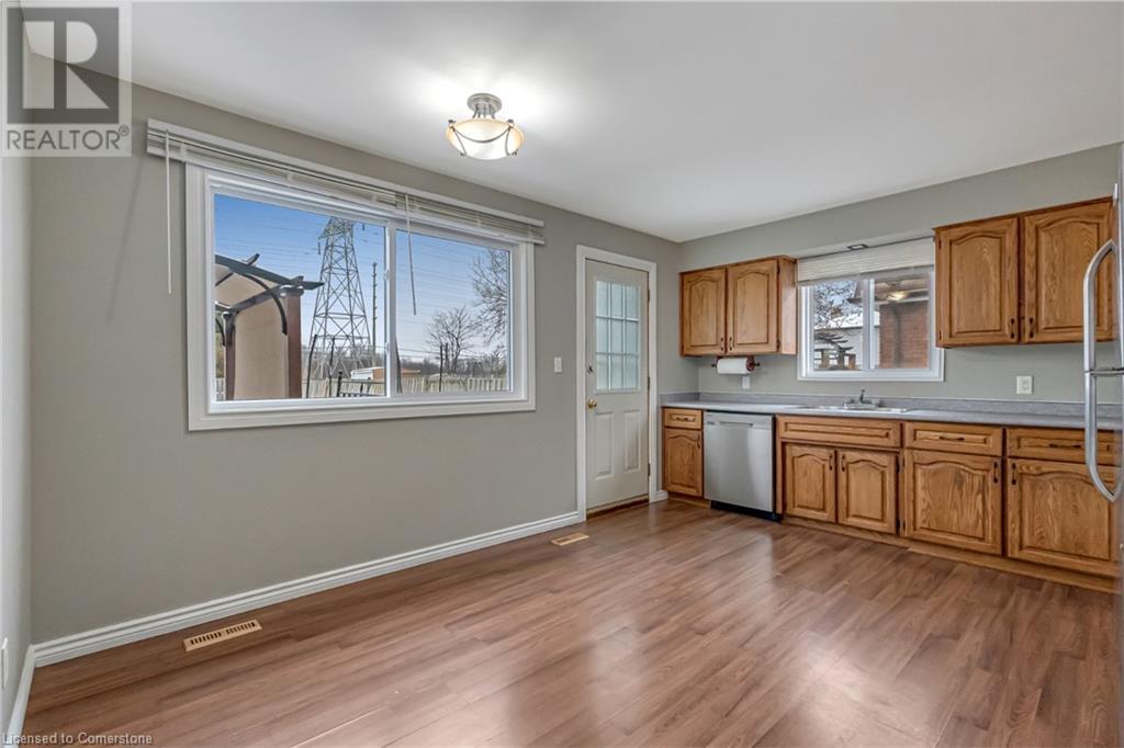 42 Westchester WayBrantford, Ontario  N3R 6W6 - Photo 9 - 40686518