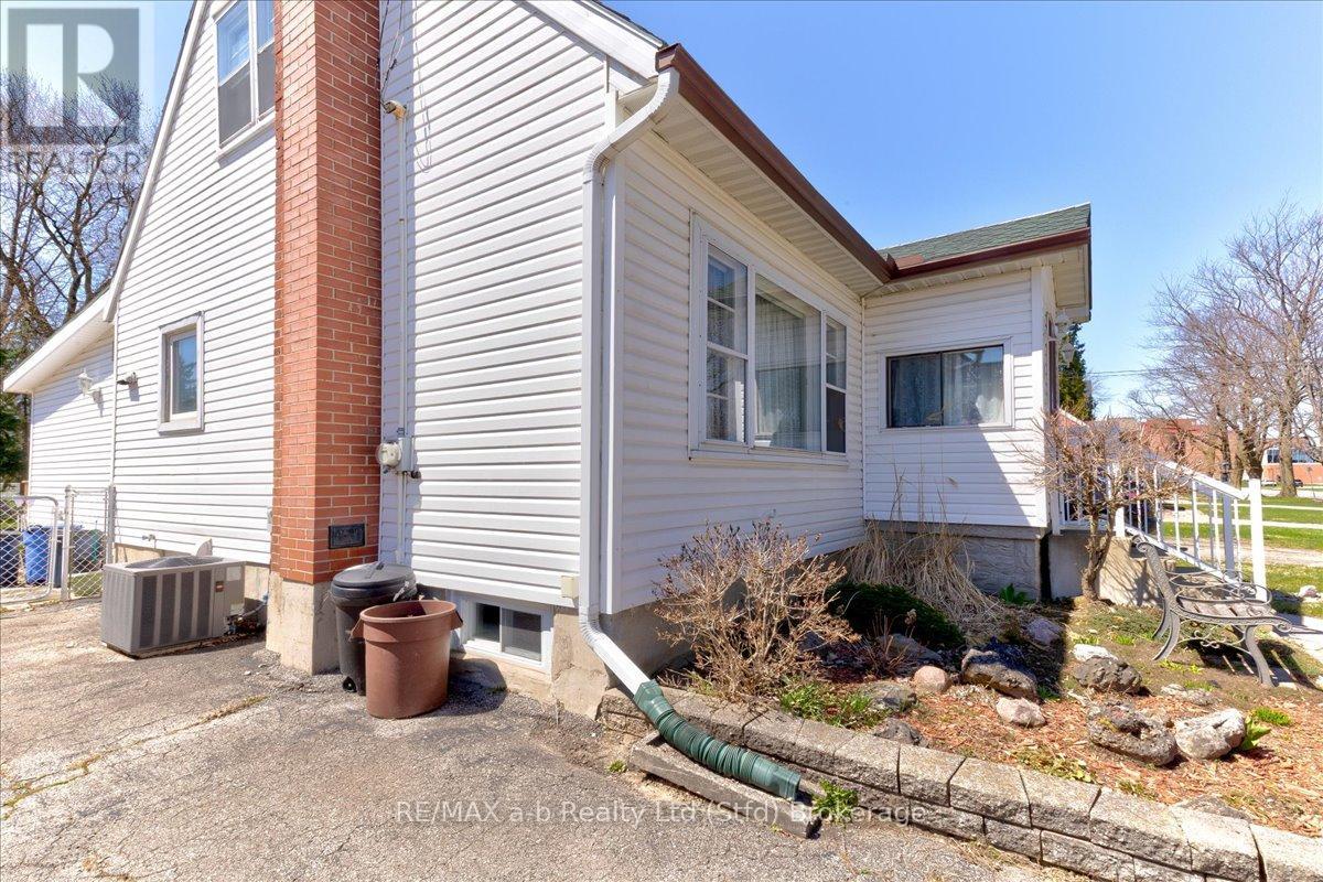 75 Youngs Street, Stratford, Ontario  N5A 1J5 - Photo 3 - X11880220