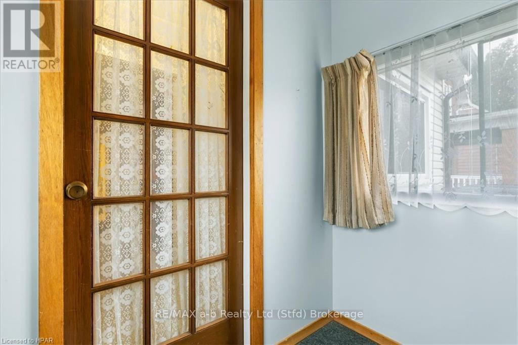 75 Youngs Street, Stratford, Ontario  N5A 1J5 - Photo 4 - X11880220