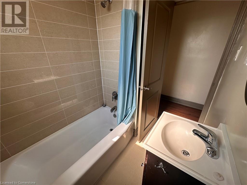 2 Grant Boulevard Unit# 15Dundas, Ontario  L9H 4N9 - Photo 2 - 40686681