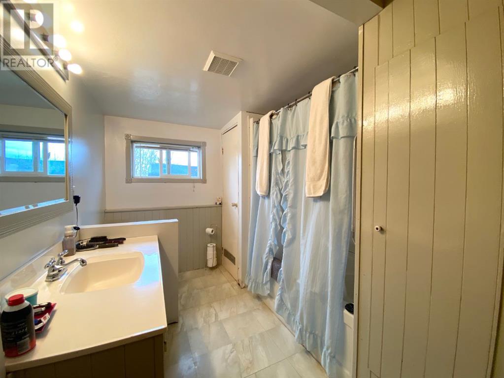 Property at 116 Alberta Ave image 5