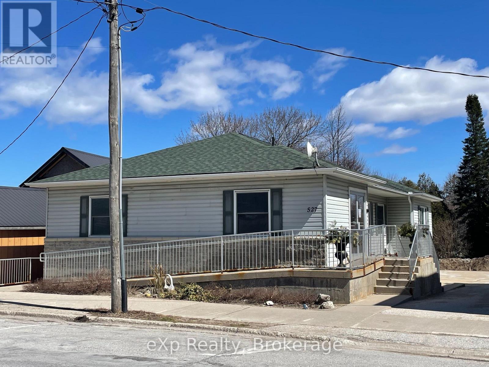 527 Berford Street, South Bruce Peninsula, Ontario  N0H 2T0 - Photo 2 - X11887836