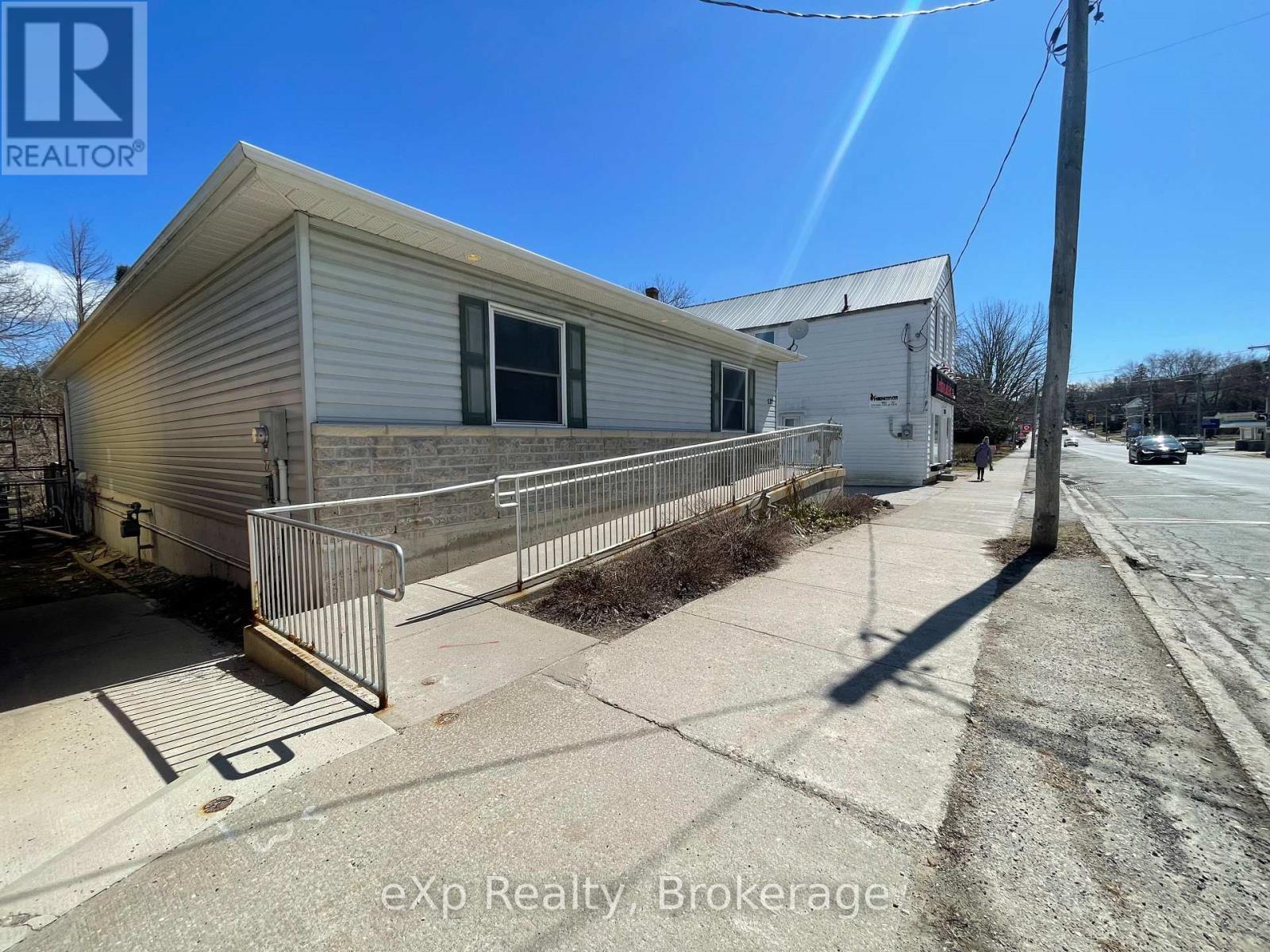 527 Berford Street, South Bruce Peninsula, Ontario  N0H 2T0 - Photo 3 - X11887836