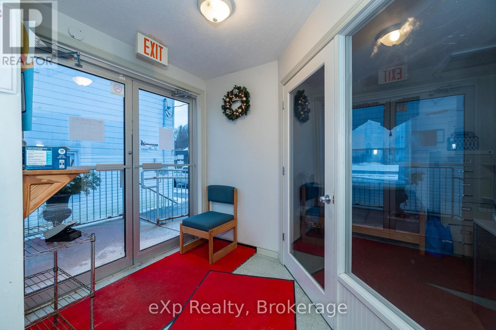 527 Berford Street, South Bruce Peninsula, Ontario  N0H 2T0 - Photo 4 - X11887836