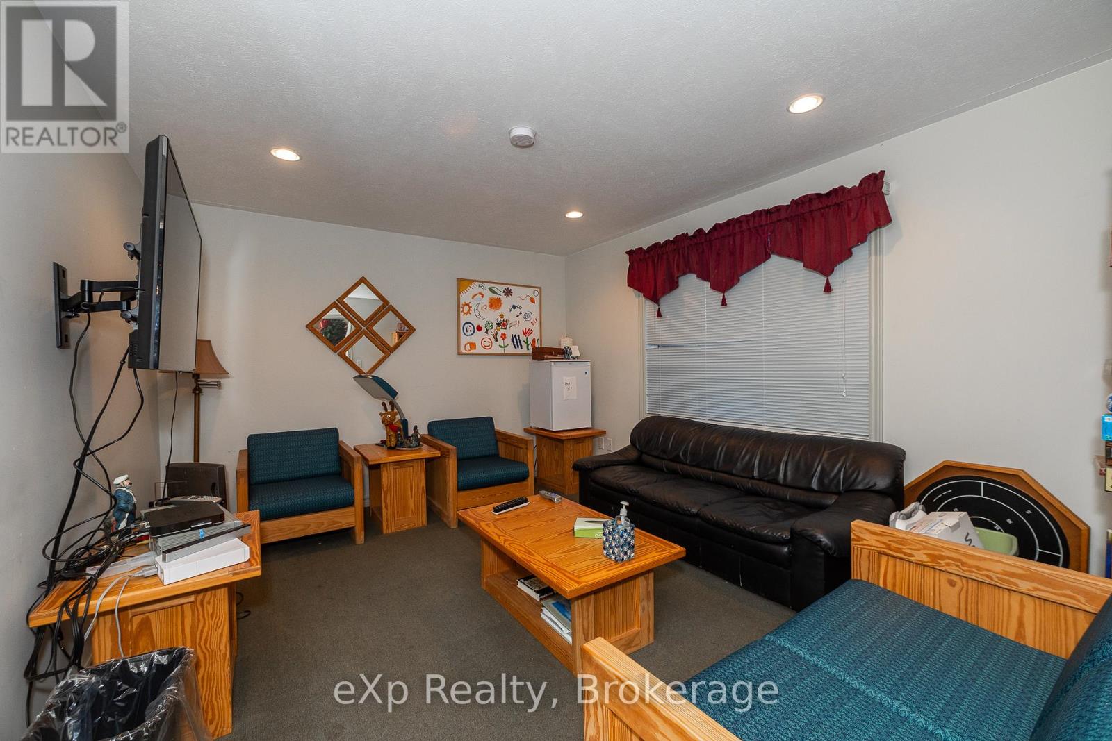 527 Berford Street, South Bruce Peninsula, Ontario  N0H 2T0 - Photo 6 - X11887836